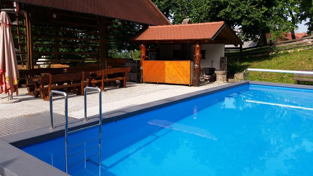 Turizem Pavlin Apartments Senturska Gora Екстериор снимка